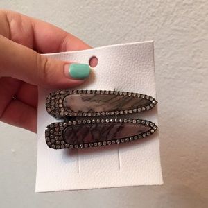 Free P hair clips gray
